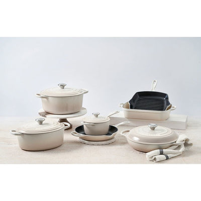 Signature 7.25-Quart Cast Iron Round Dutch Oven with Stainless Steel Knob - Meringue