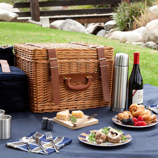 7 Creative Tips for Backyard Picnics | Riverbend Home