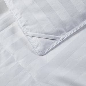 BR015307 Bedding/Bedding Essentials/Down Comforters