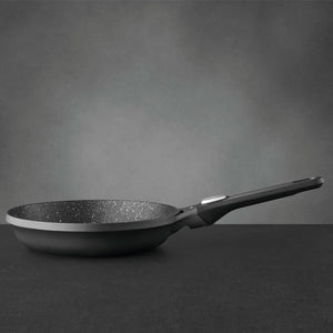 2307301 Kitchen/Cookware/Saute & Frying Pans
