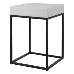 24936 Decor/Furniture & Rugs/Accent Tables